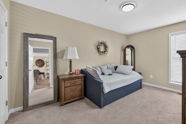 27 Ridgeline Dr, Fayetteville, TN 37334
