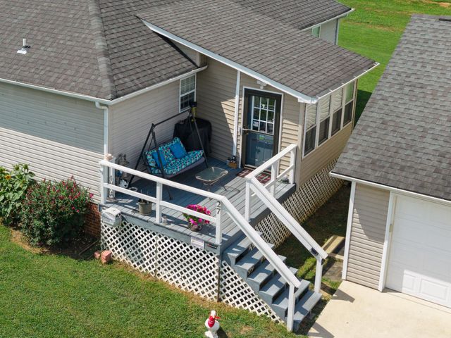 27 Ridgeline Dr, Fayetteville, TN 37334