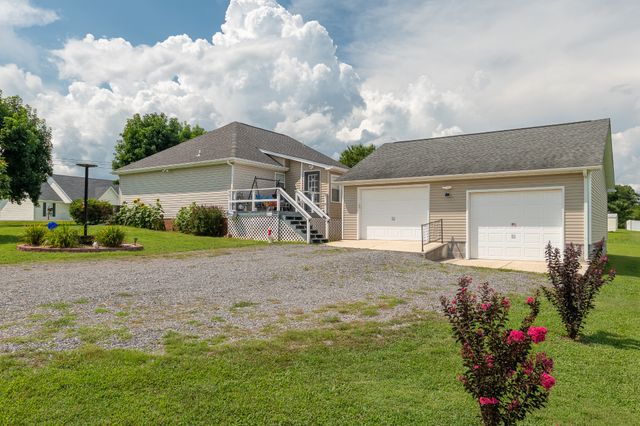 27 Ridgeline Dr, Fayetteville, TN 37334