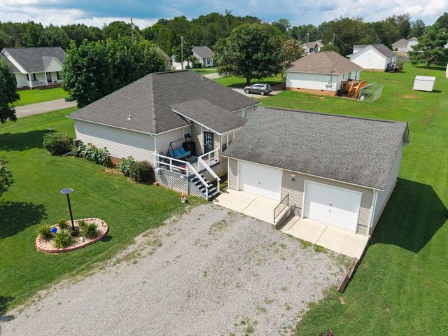 27 Ridgeline Dr, Fayetteville, TN 37334