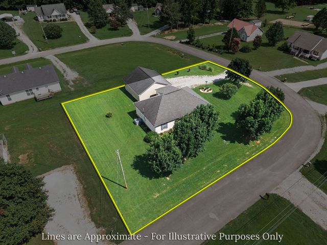 27 Ridgeline Dr, Fayetteville, TN 37334