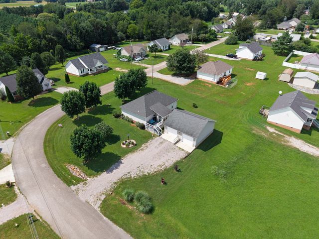 27 Ridgeline Dr, Fayetteville, TN 37334