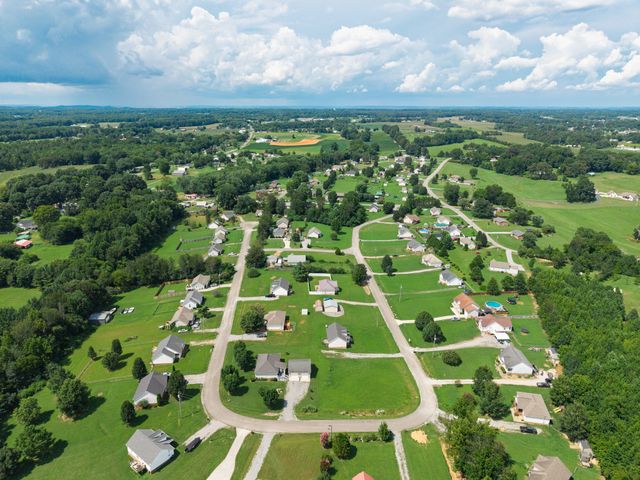 27 Ridgeline Dr, Fayetteville, TN 37334