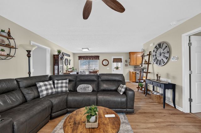27 Ridgeline Dr, Fayetteville, TN 37334