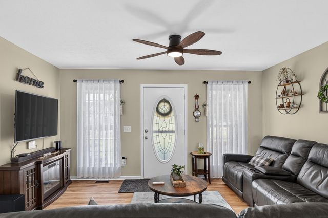 27 Ridgeline Dr, Fayetteville, TN 37334