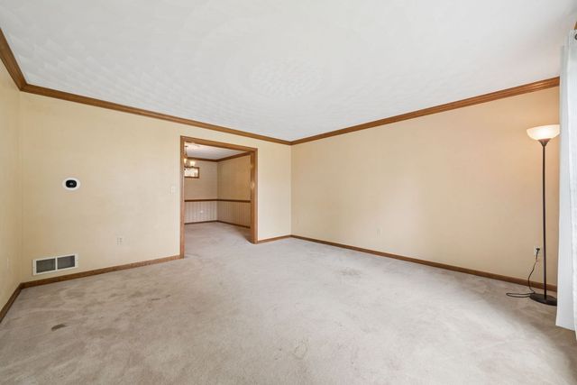 577 Agnes STREET, Hempfield Twp, PA 15601