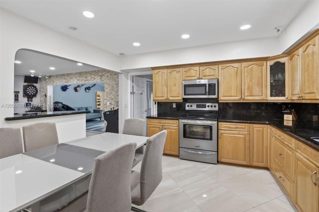 4911 SW 29th Ter, Dania Beach, FL 33312