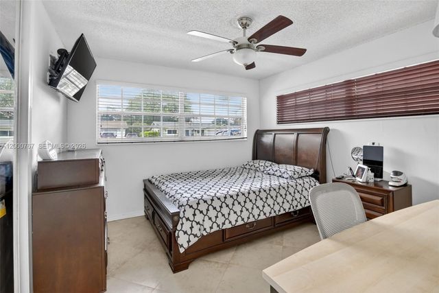 4911 SW 29th Ter, Dania Beach, FL 33312