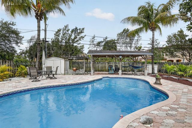 4911 SW 29th Ter, Dania Beach, FL 33312