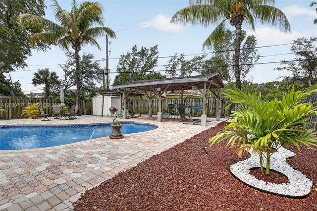 4911 SW 29th Ter, Dania Beach, FL 33312