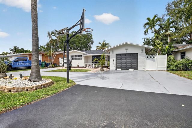 4911 SW 29th Ter, Dania Beach, FL 33312