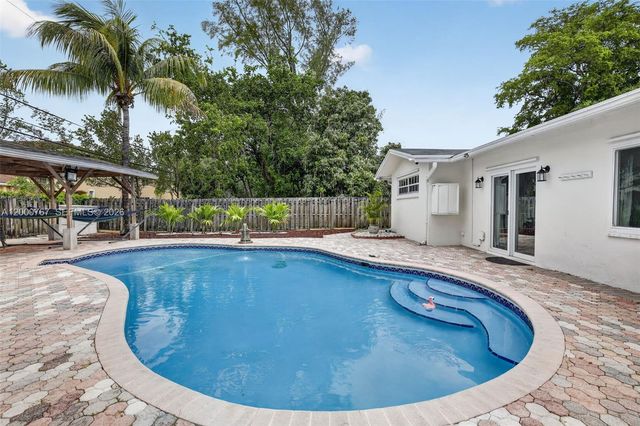 4911 SW 29th Ter, Dania Beach, FL 33312