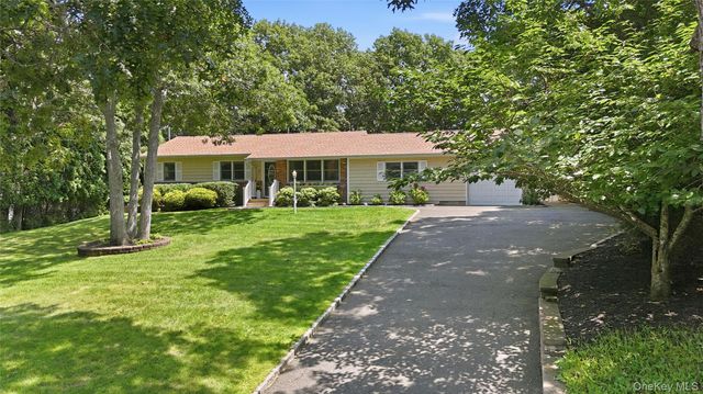 5 Columbine Avenue, Hampton Bays, NY 11946
