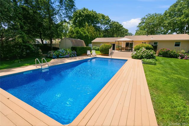 5 Columbine Avenue, Hampton Bays, NY 11946
