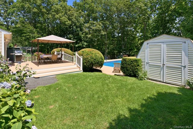 5 Columbine Avenue, Hampton Bays, NY 11946