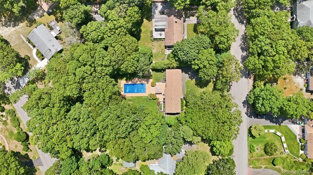 5 Columbine Avenue, Hampton Bays, NY 11946