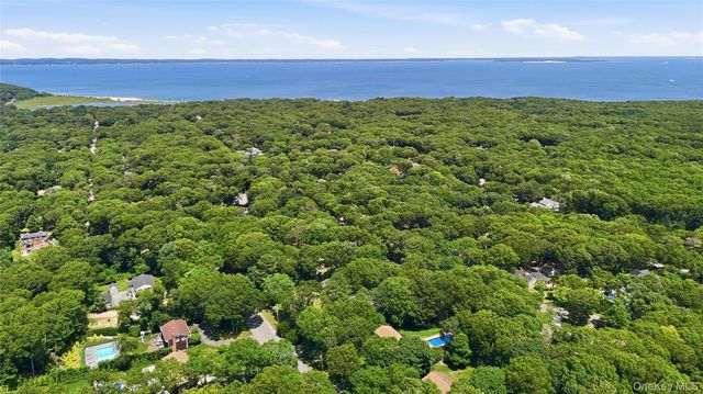 5 Columbine Avenue, Hampton Bays, NY 11946