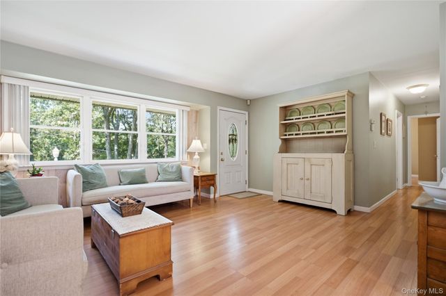 5 Columbine Avenue, Hampton Bays, NY 11946