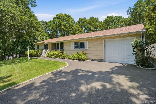 5 Columbine Avenue, Hampton Bays, NY 11946