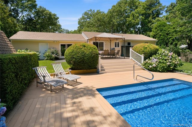 5 Columbine Avenue, Hampton Bays, NY 11946