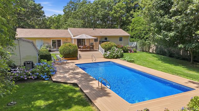 5 Columbine Avenue, Hampton Bays, NY 11946