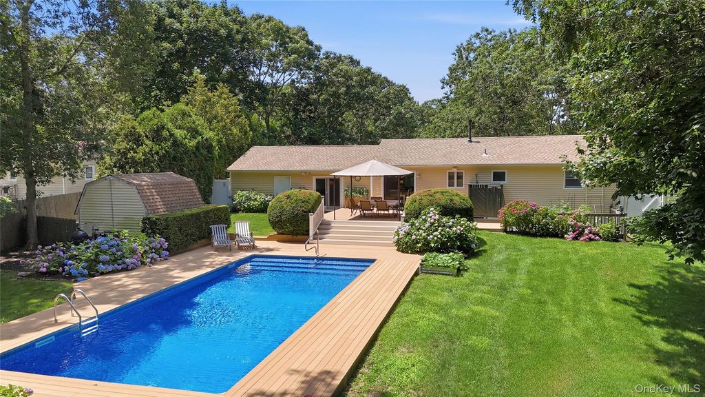 5 Columbine Avenue, Hampton Bays, NY 11946