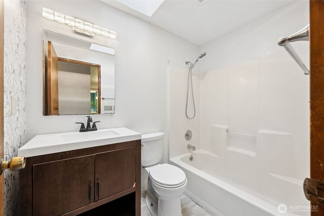 3342 Stanford Court SE, Lacey, WA 98503