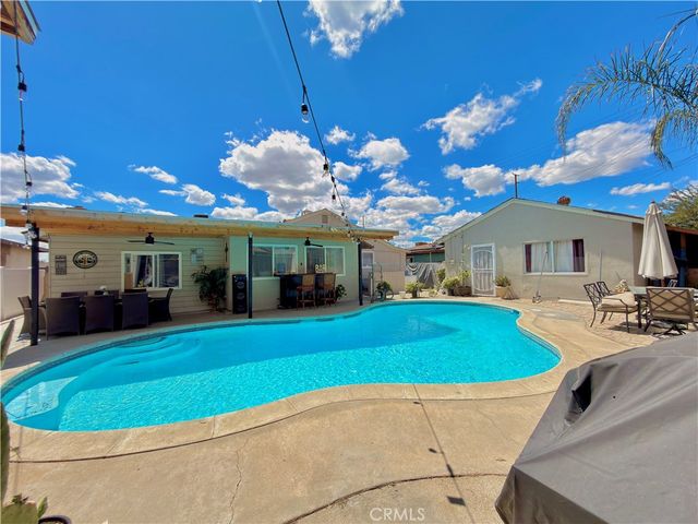 25532 17th, San Bernardino, CA 92404