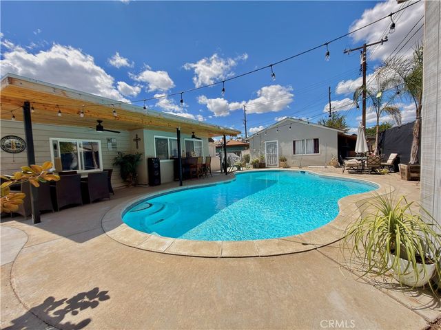 25532 17th, San Bernardino, CA 92404