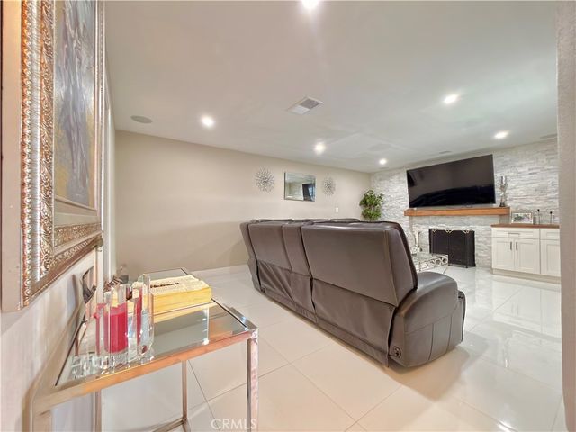 25532 17th, San Bernardino, CA 92404