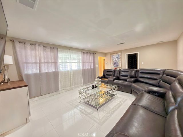 25532 17th, San Bernardino, CA 92404