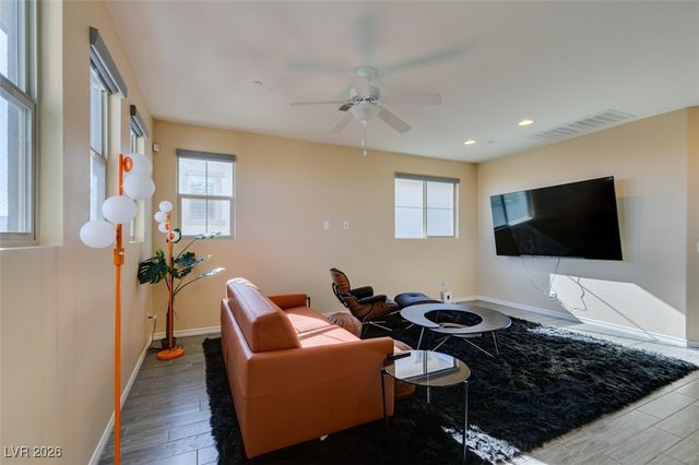 172 Petaluma Valley Drive, Las Vegas, NV 89138