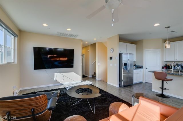 172 Petaluma Valley Drive, Las Vegas, NV 89138