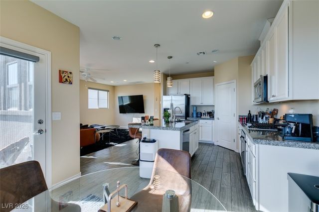 172 Petaluma Valley Drive, Las Vegas, NV 89138