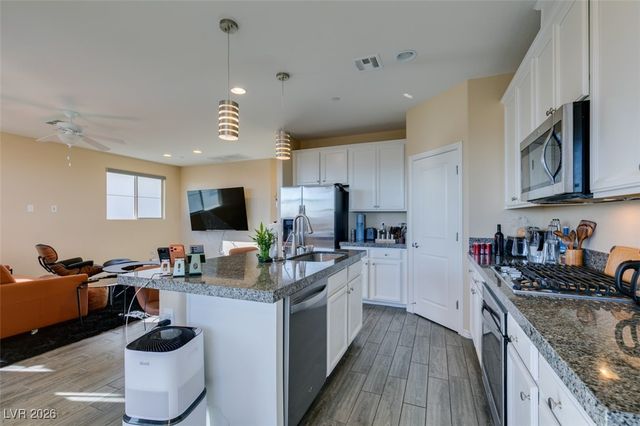 172 Petaluma Valley Drive, Las Vegas, NV 89138