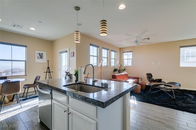 172 Petaluma Valley Drive, Las Vegas, NV 89138