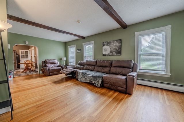735 Hildreth St, Dracut, MA 01826