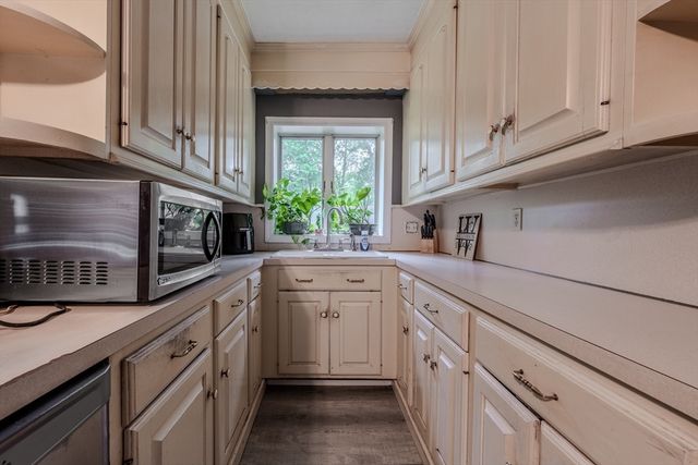 735 Hildreth St, Dracut, MA 01826