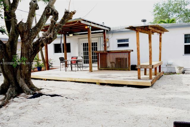 200 NW 51st Ct, Oakland Park, FL 33309