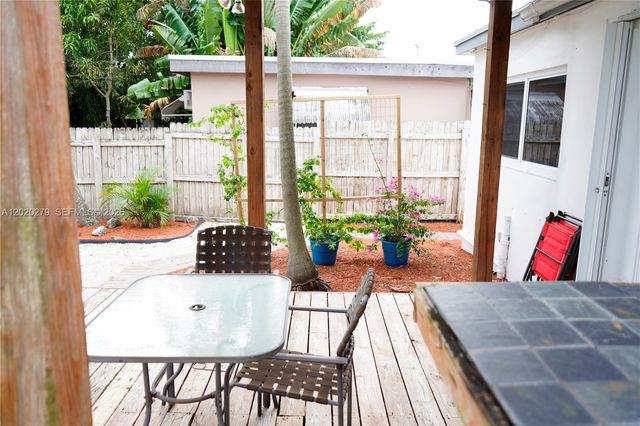 200 NW 51st Ct, Oakland Park, FL 33309