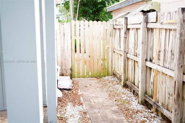 200 NW 51st Ct, Oakland Park, FL 33309