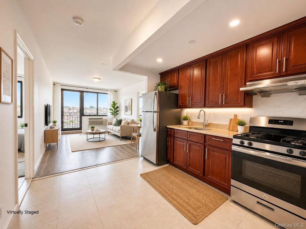 7026 Queens Boulevard 7F, Woodside, NY 11377 — exterior