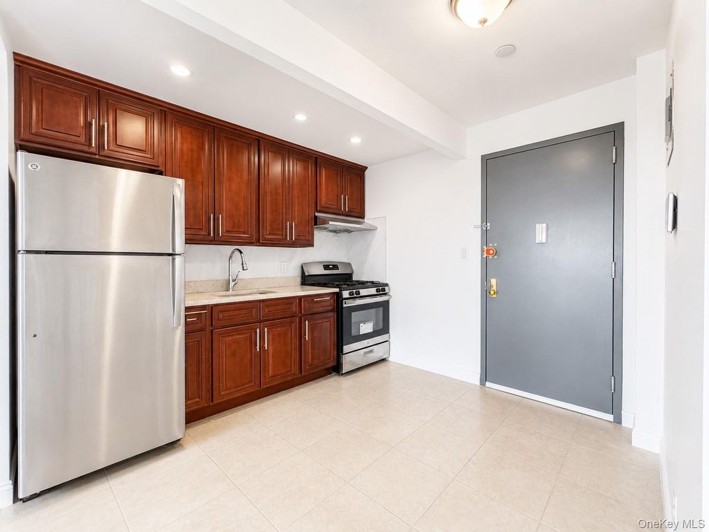 7026 Queens Boulevard 7F, Woodside, NY 11377 — photo 3