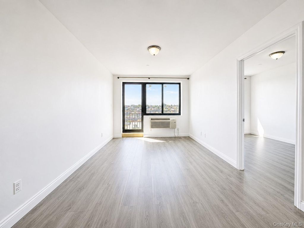 7026 Queens Boulevard 7F, Woodside, NY 11377 — photo 4