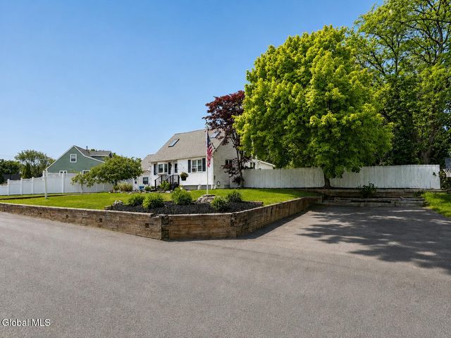 2 David Court, Colonie, NY 12205