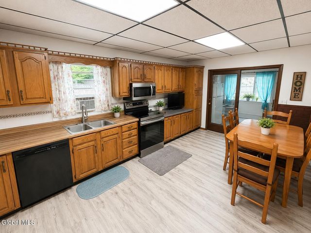 2 David Court, Colonie, NY 12205