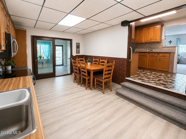2 David Court, Colonie, NY 12205
