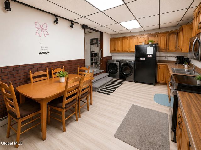 2 David Court, Colonie, NY 12205