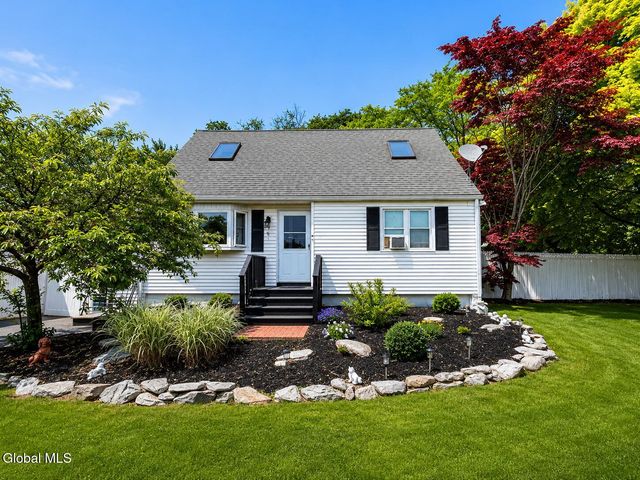 2 David Court, Colonie, NY 12205