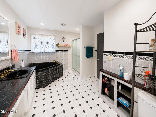 2 David Court, Colonie, NY 12205